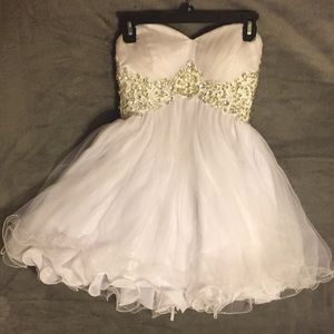 White dress for events homecoming, prom, social!